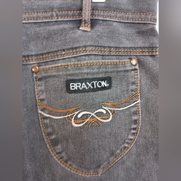 BRAXTON Stretch Jeans Burmuda Shorts with Logo (#1,428) - Picture 8 of 8